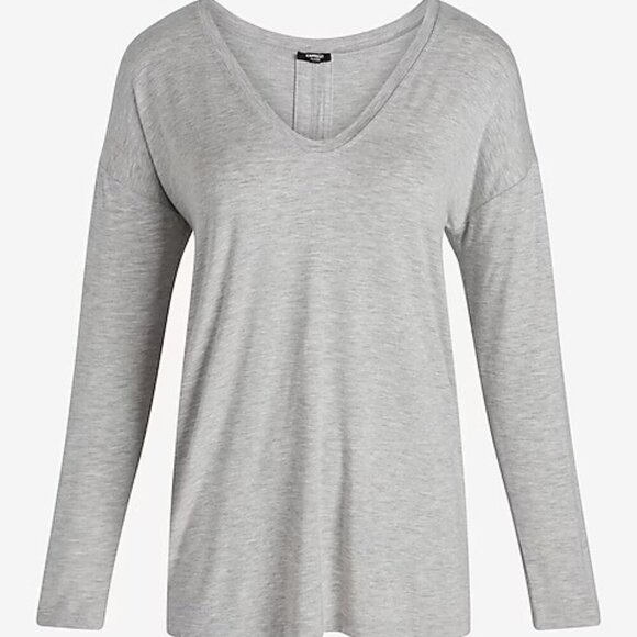 Express Women's Super-Soft Relaxed V-Neck Long Sleeve Tee, Silver Heather Gray - Picture 2 of 5